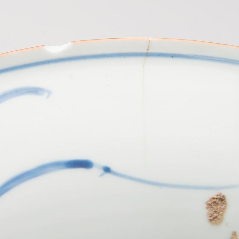 A Chinese porcelain dish, Transition Ming-Qing, around 1650.