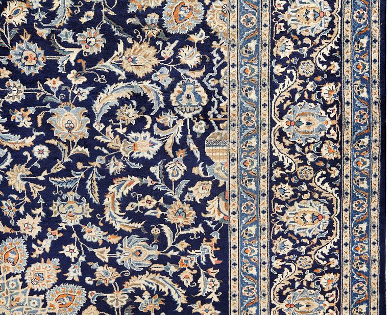 Matta, Kashmar, ca 340 x 253 cm.