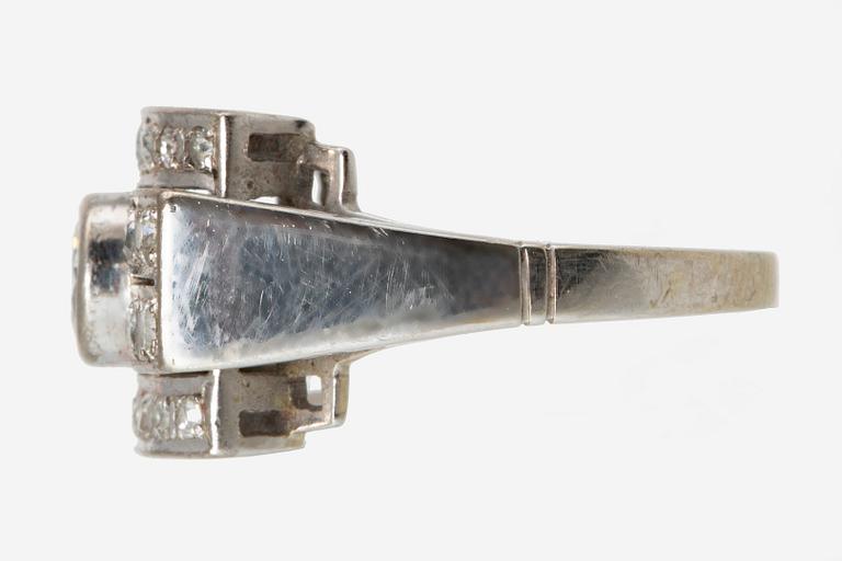Ring 14K whitegold brilliant and single-cut diamonds approx 0,90 ct.