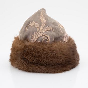 Hermès, a mink fur hat.