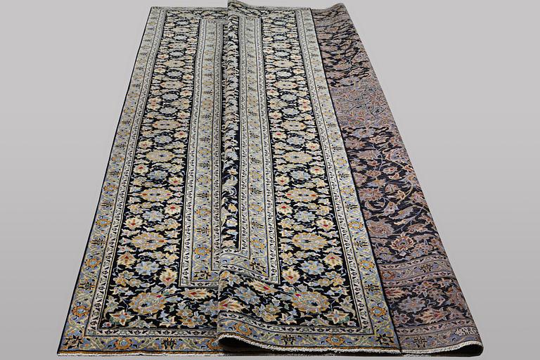 A carpet, Kashan, ca 405 x 295 cm.