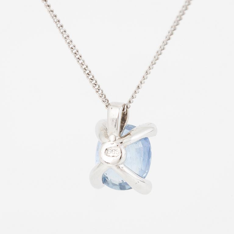 Collier 14K vitguld med safir.