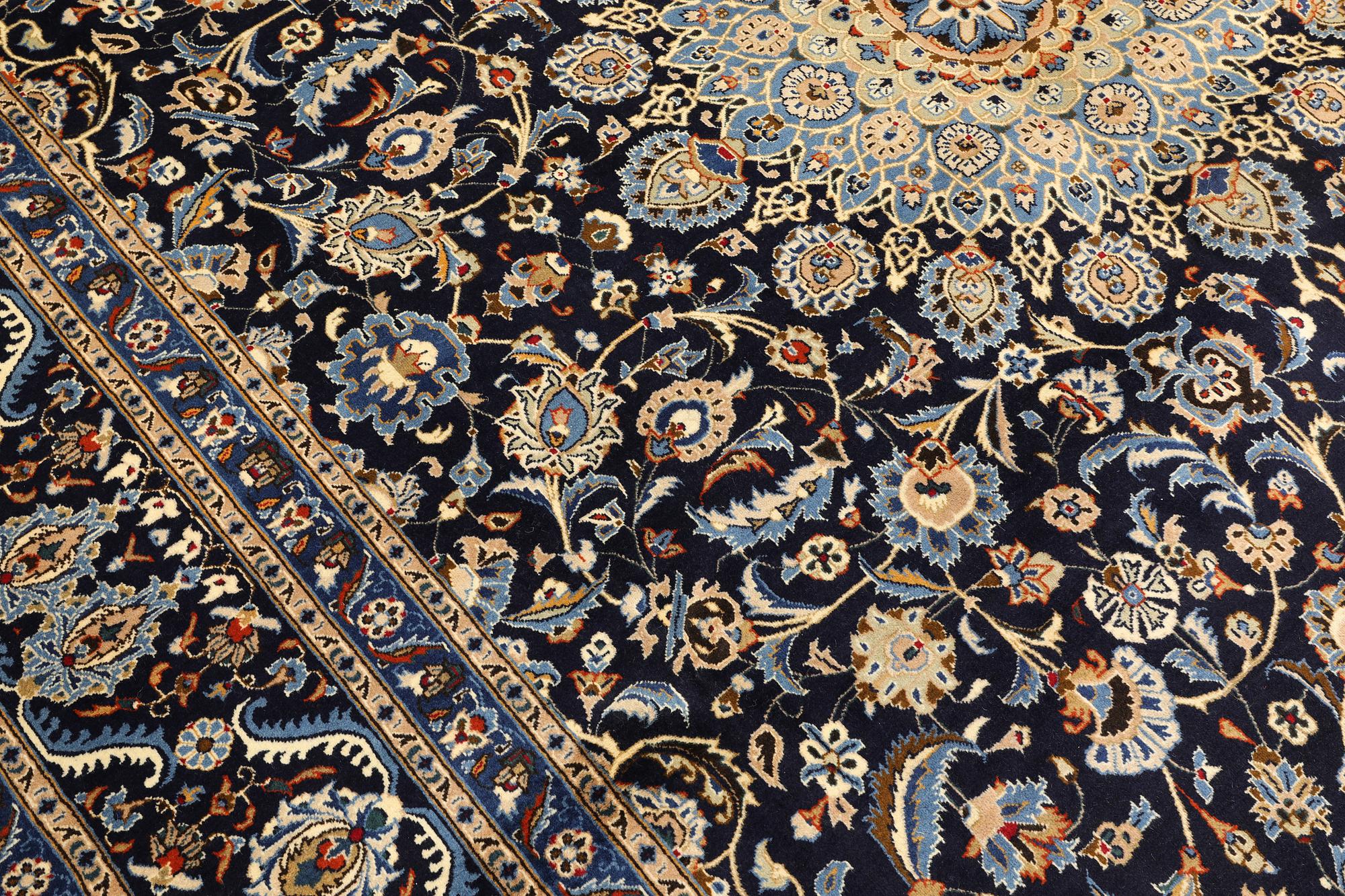 A Keshan carpet, approx. 400 x 295 cm.