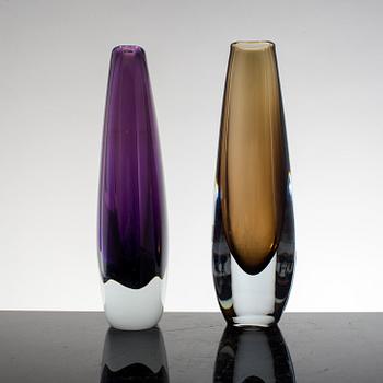 GUNNAR NYLUND, attributed to. A pair of vases, Strömbergshyttan.