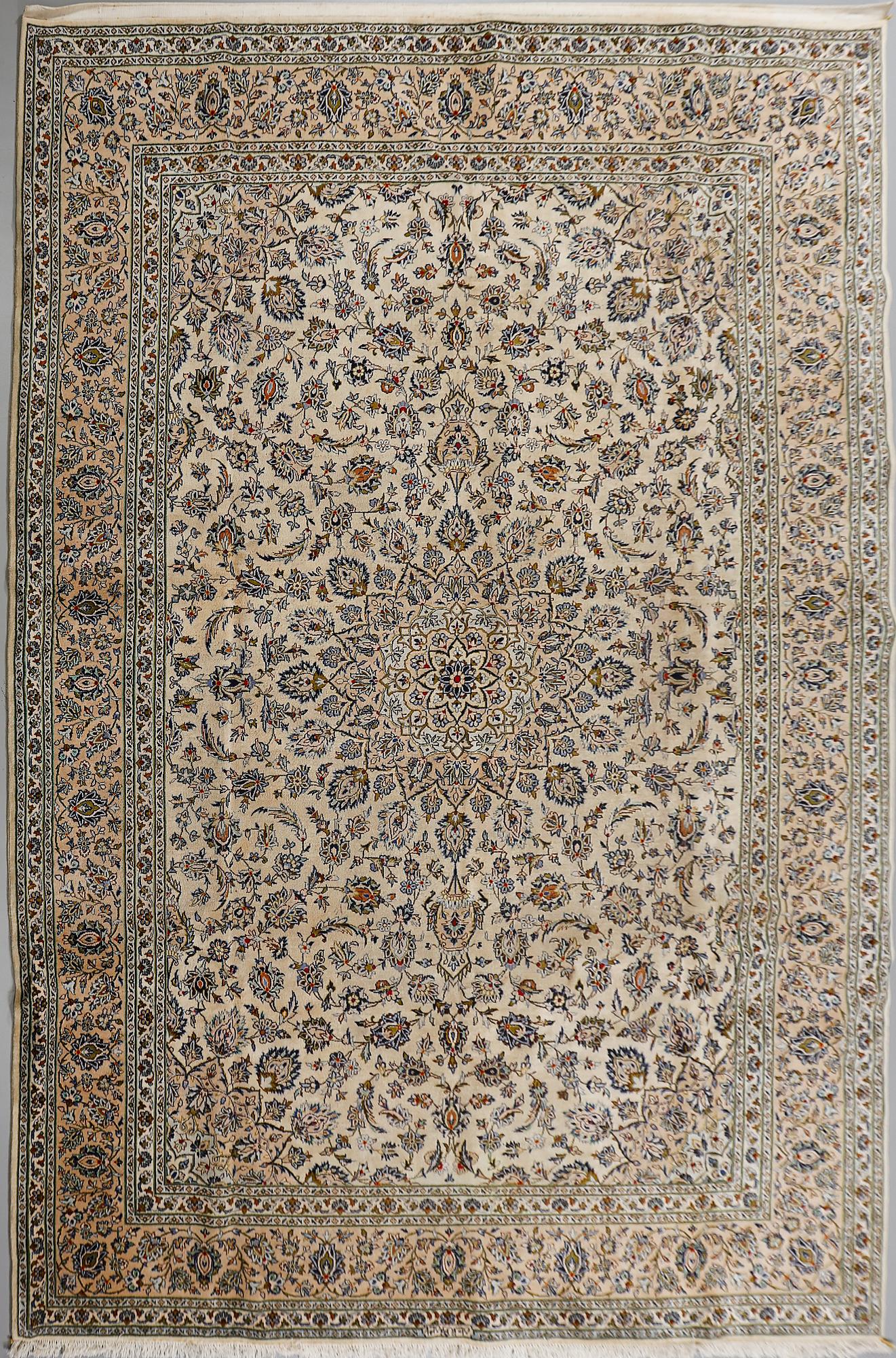 MATTA, Keshan, old, 415x300 cm, signerad.