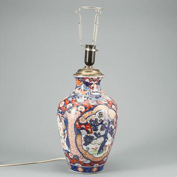 BORDSLAMPA, porslin. Japan, 1900-tal.