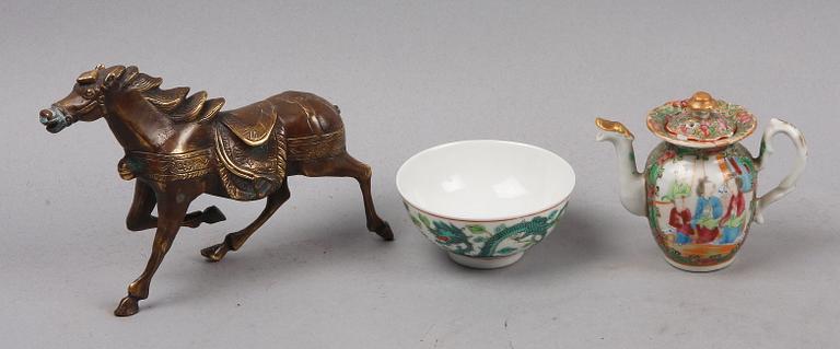 PARTI KINESISKT, 3 delar, brons och porslin. 1800-1900-tal.