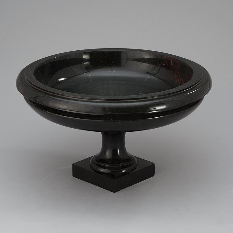A 19th century marble tazza, probably Italy.