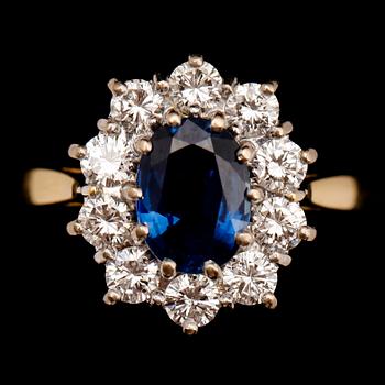 RING, 18 k guld, carmosé, med safir och briljanter.