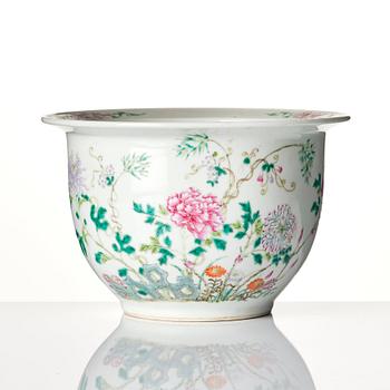 A Chinese famille rose jardiniere, Republic period, first half of the 20th century.