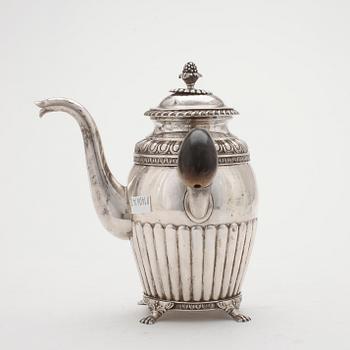 CHOKLADKANNA, silver, Gustaf Folcker, Stockholm, 1834. Vikt ca 430g.