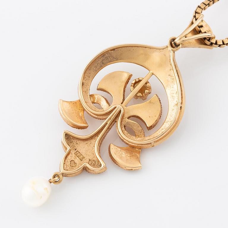 An 18K gold and pearl pendant with an 18Kgold chain.