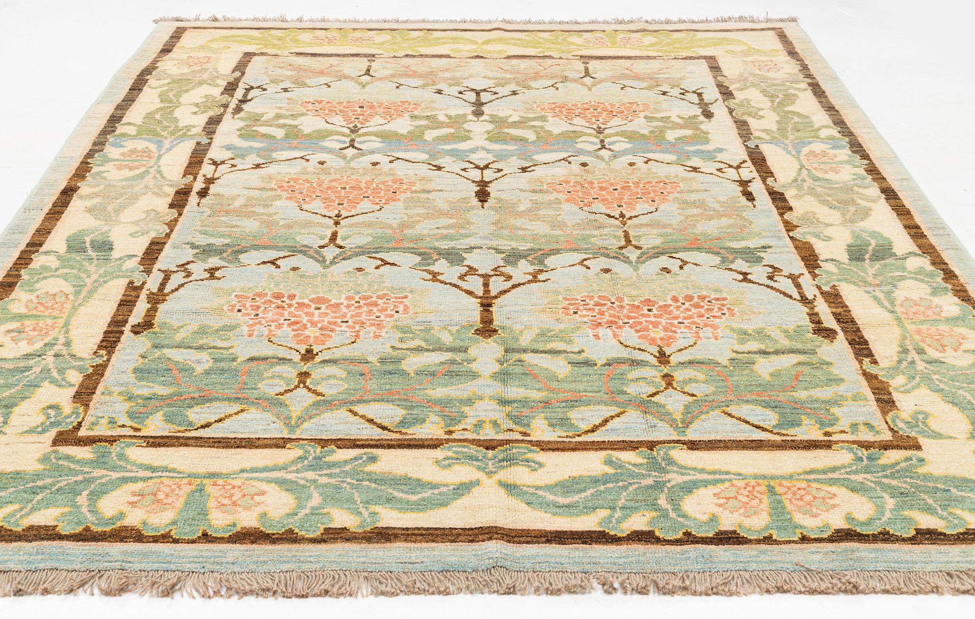 Matta, västpersisk, C.F.A. Voysey mönster, ca 351 x 249 cm.