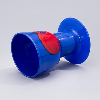 HEIKKI ORVOLA, A GOBLET. Signed Heikki Orvola, Nuutajärvi Notsjö. 1970s.