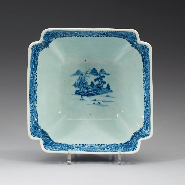 A blue and white square bowl, Qing dynasty, Qianlong (1736-95).