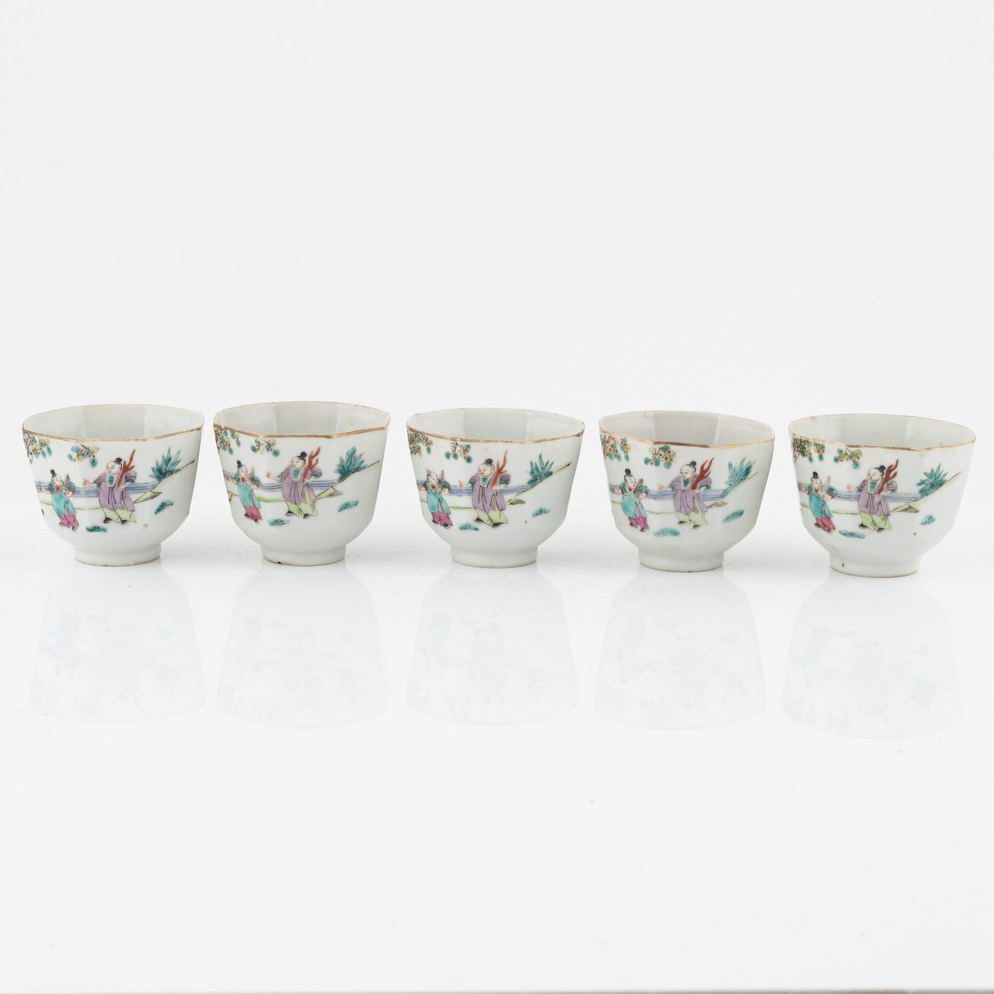 Koppar, 5 st, porslin, Kina, sen Qingdynasti, omkring år 1900.