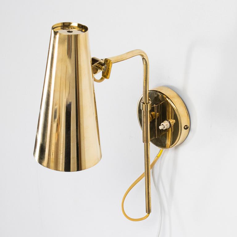 Paavo Tynell, a mid-20th century '9459,' wall light for Taito.