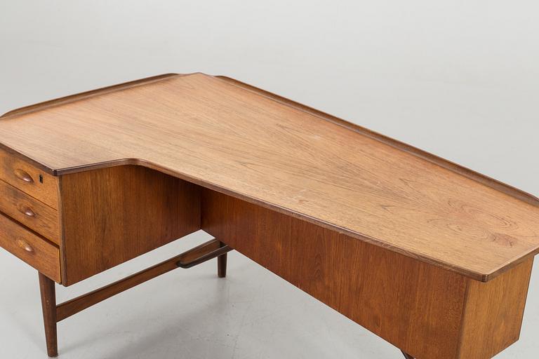 A WRITING DESK PETER LOVIG NIELSEN THE MID 20TH CENTURY.