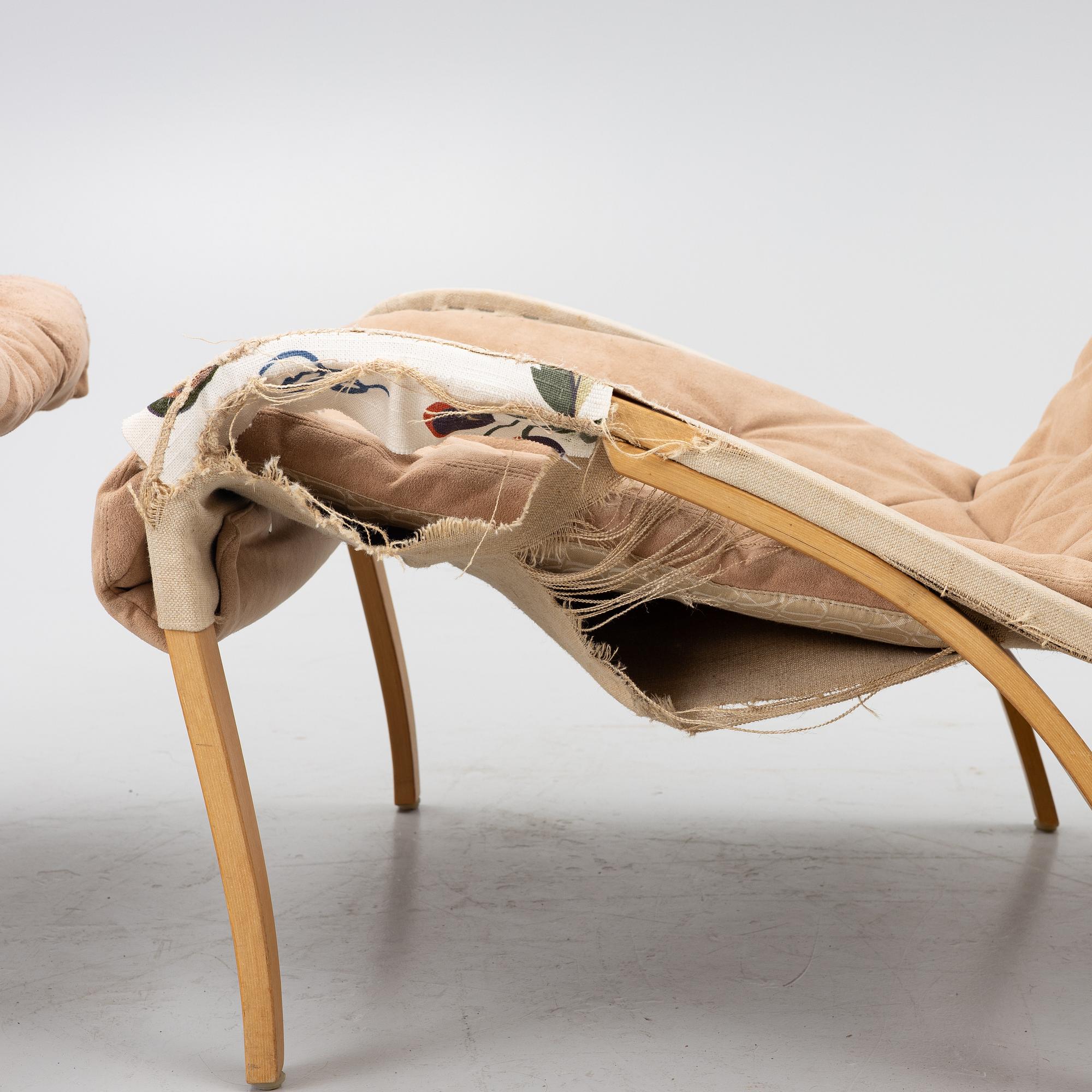 Bruno Mathsson, fåtöljer, ett par, med en fotpall, "Pernilla", DUX.