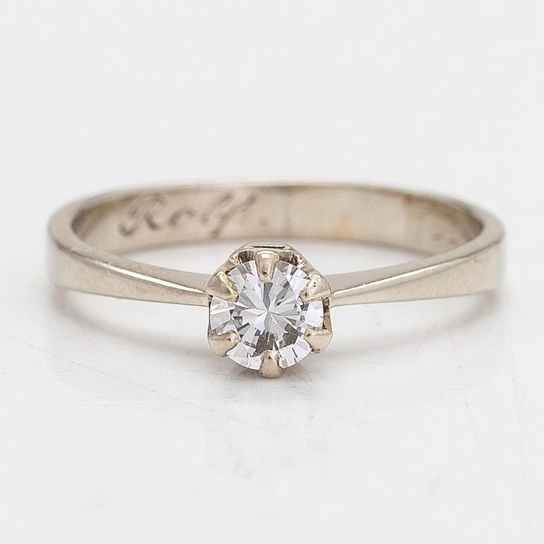 Ring, 14K vitguld, med briljantslipad diamant ca 0.35 ct.