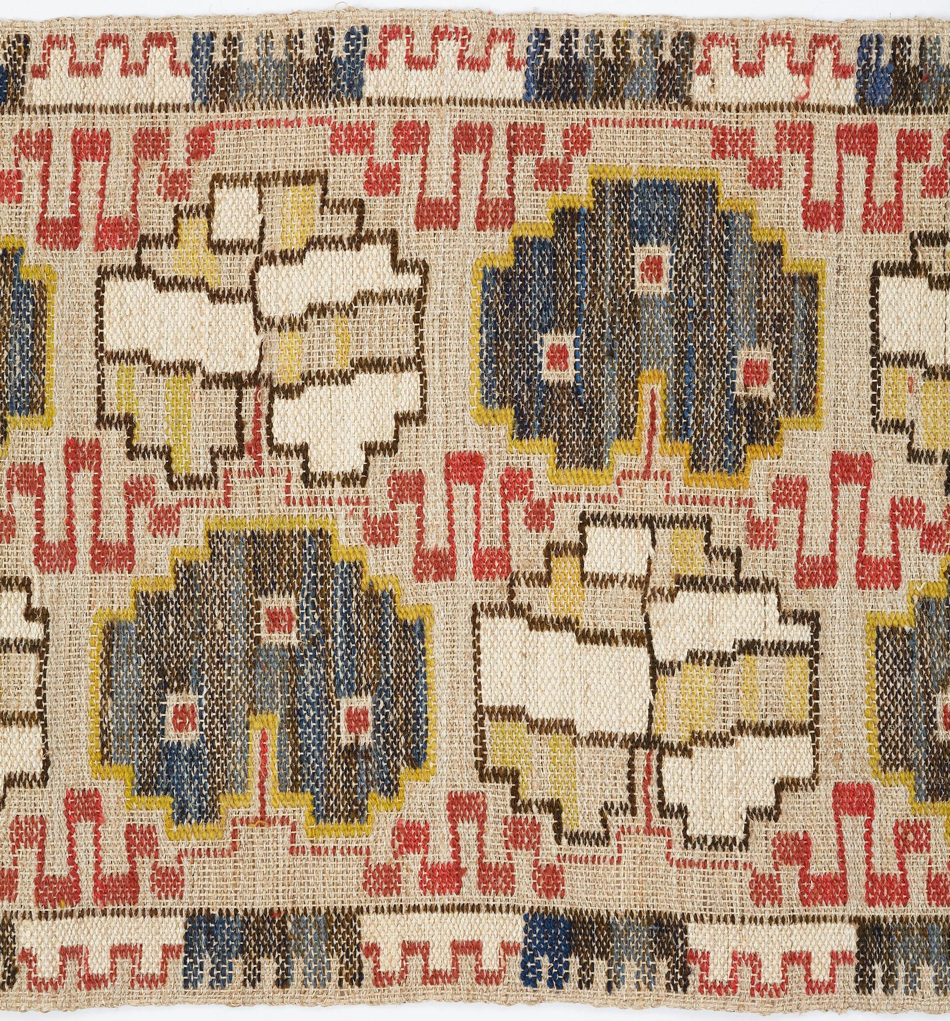 Märta Måås-Fjetterström, vävnad, "Grodblad blå", inplock på linnebotten, ca 41 x 74,5 cm, signerad AB MMF.