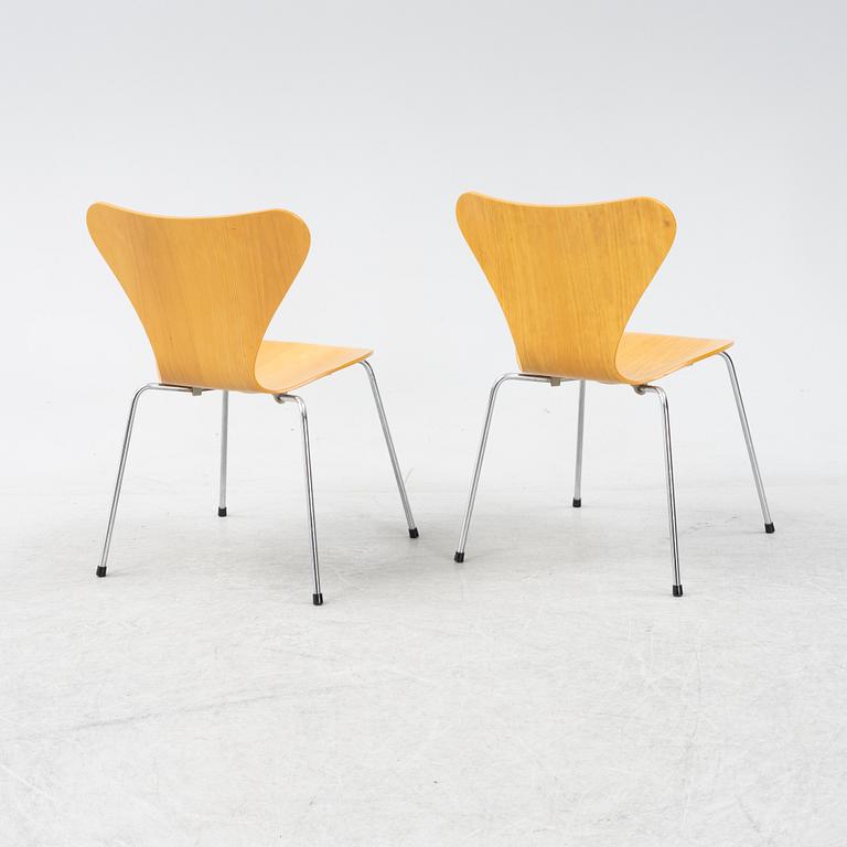 Arne Jacobsen, stolar, 8 st, Fritz Hansen, Danmark, daterade 1988.