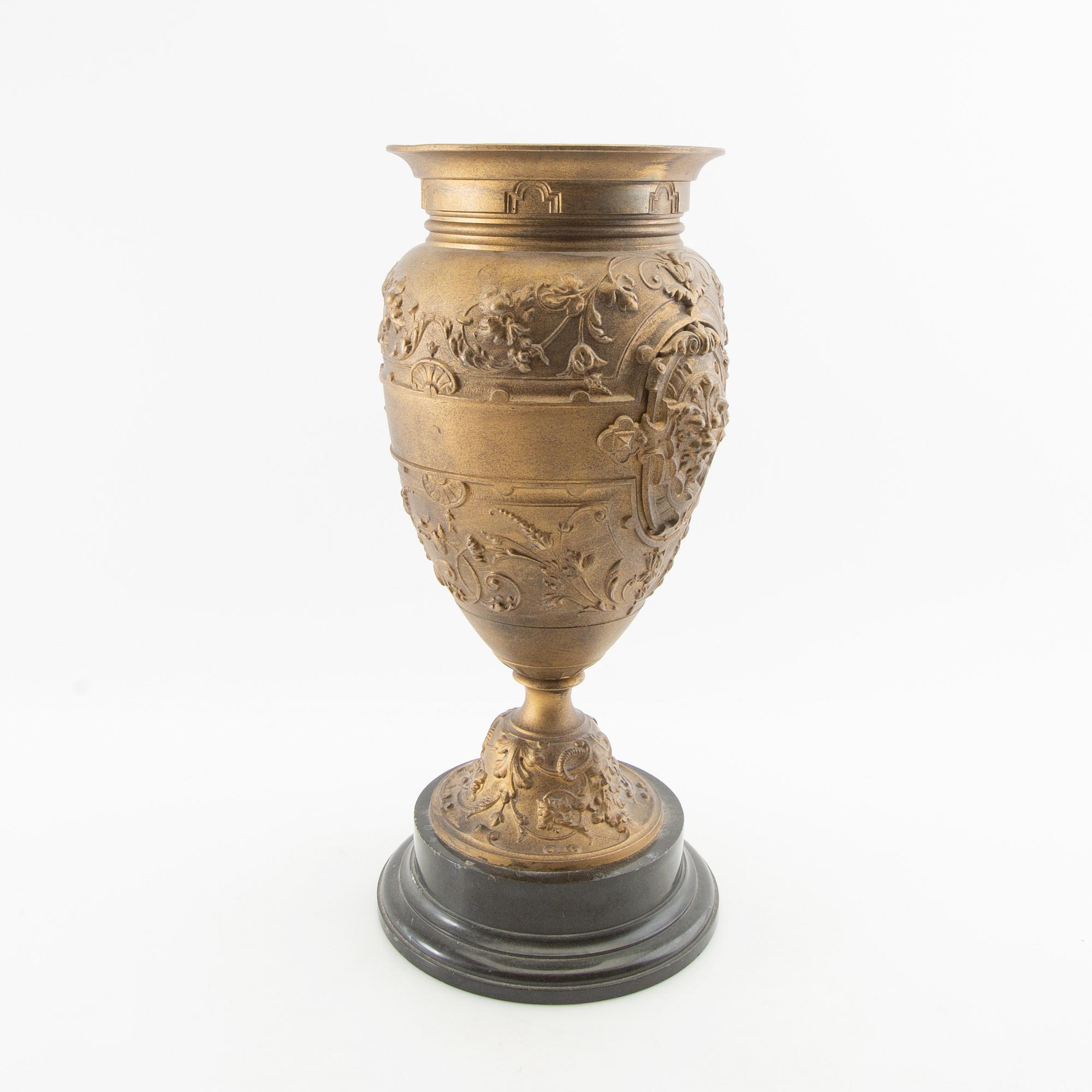 Urn Renaissance style early 20th century.