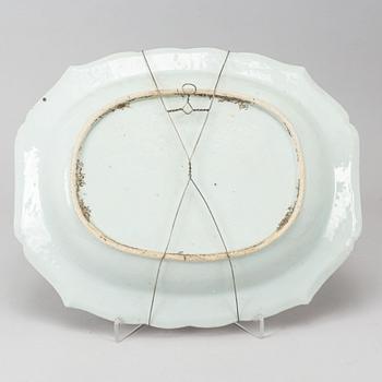 Stekfat samt terrinfat, kompaniporslin. Qingdynastin, Qianlong (1736-95).