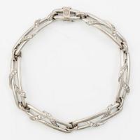 Engelbert bracelet 18K white gold with round brilliant-cut diamonds.