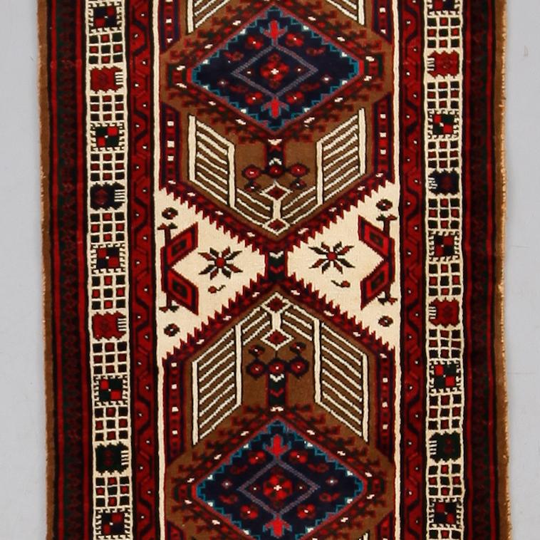 MATTA, Hamadan, ca 313 x 74 cm.