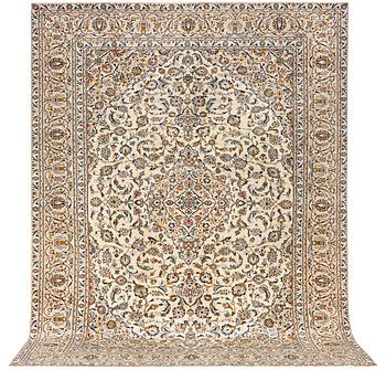 A Kashan carpet, c. 388 x 285 cm.