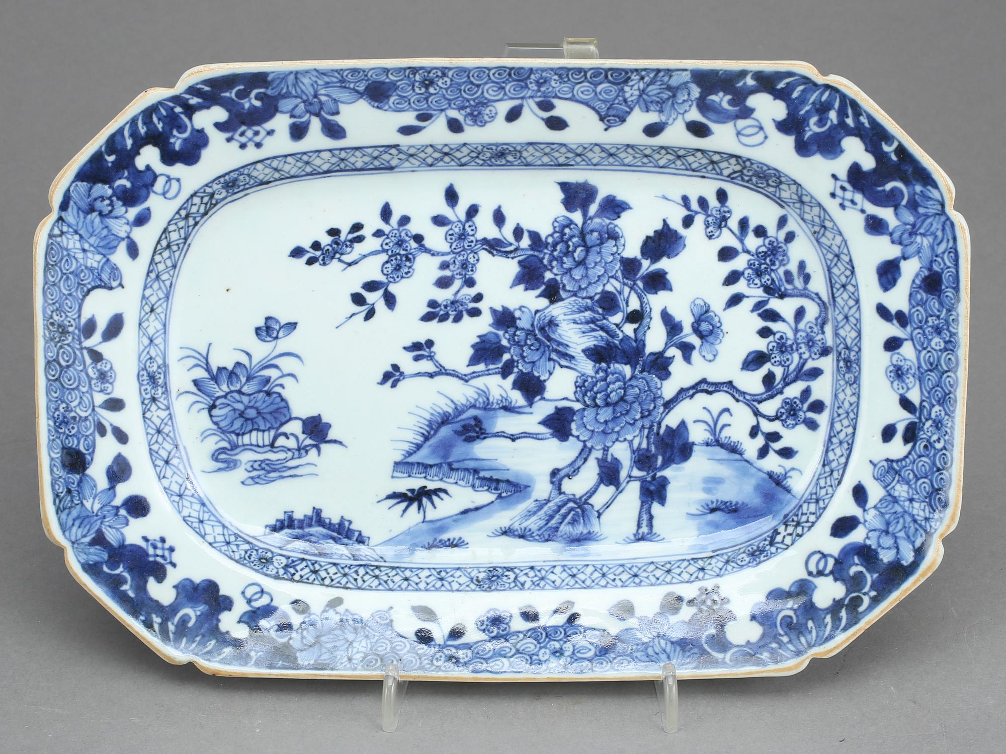 STEKFAT, 2 st, Kina, kompaniporslin, Qingdynastin, Qianlong (1736-1795).