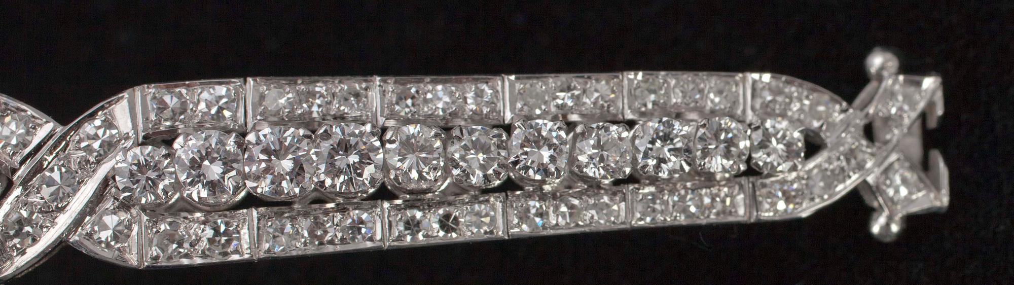 DIAMANTARMBAND, platina samt diamanter. Tot. vikt ca 38,6 gr.