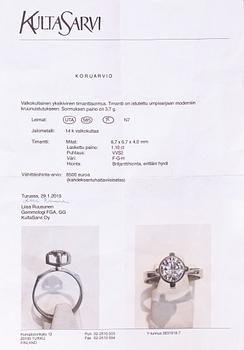 An 18K white gold ring with a ca. 1.10 ct diamond. Luolavuoren Kulta, Turku 1966. With certificate from Kultasarvi.