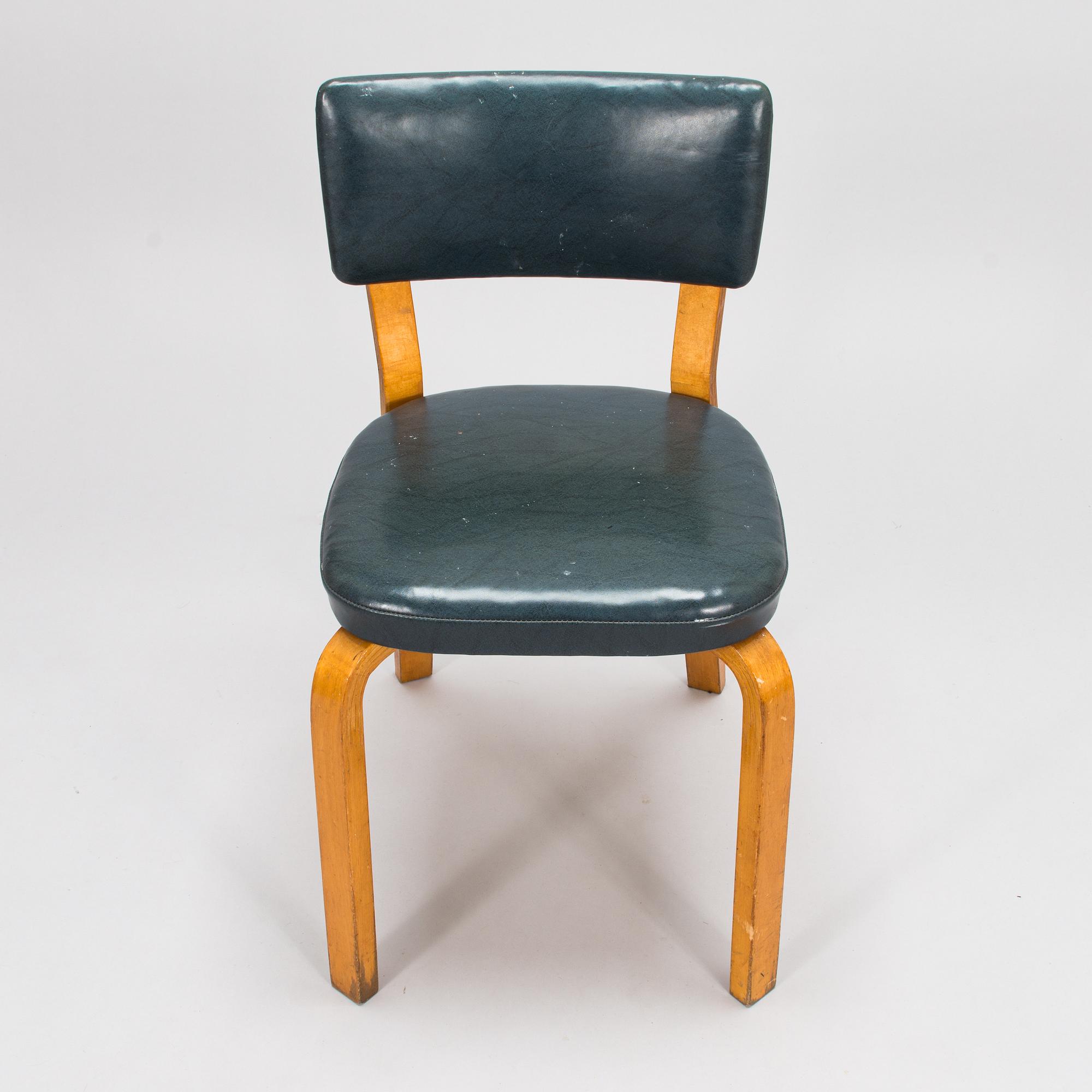 Alvar Aalto, A chair model 63 by O.Y. Huonekalu- ja Rakennustyötehdas A.B. Mid-20th century.