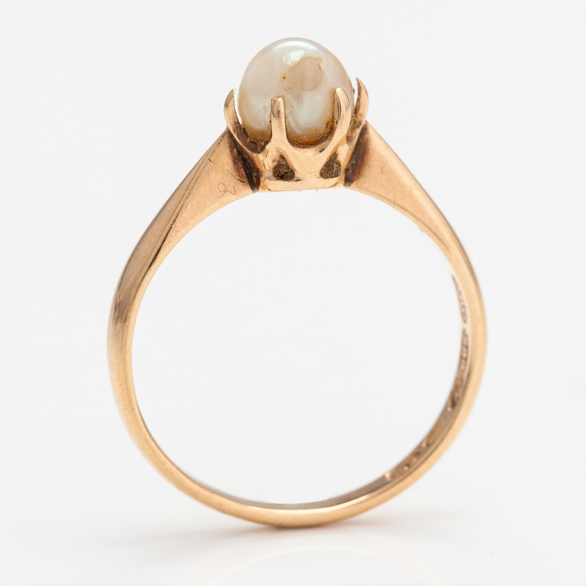 A 14K gold ring with a cultured pearl. Westerback, Helsinki 1964.