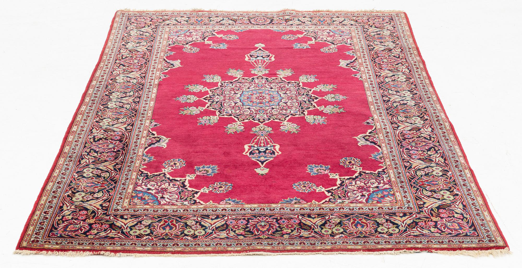 An oriental rug, c. 205 x 133 cm.