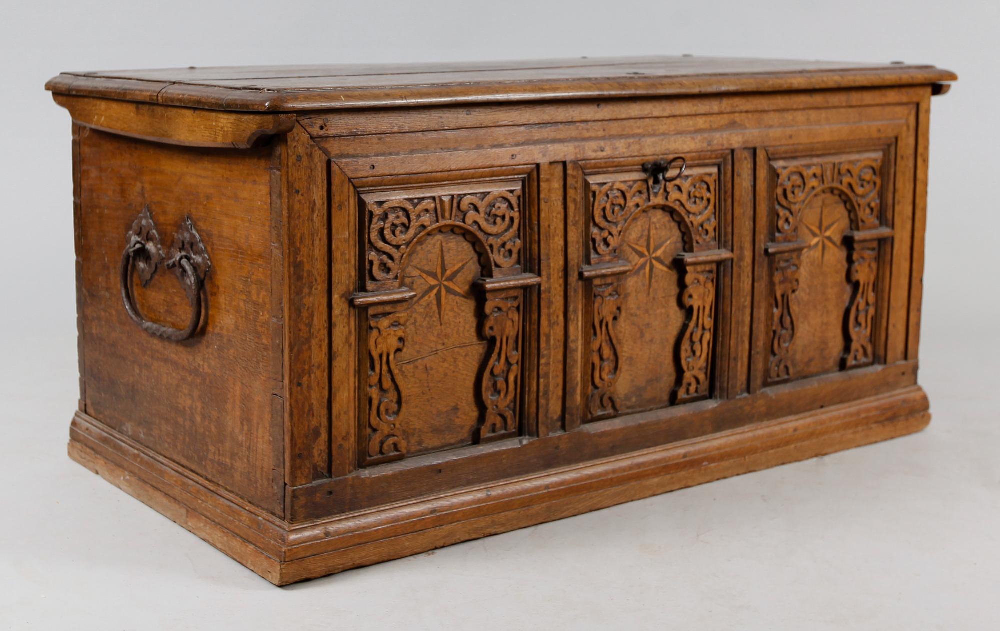 CASSONE, betsat trä, 1700-tal.