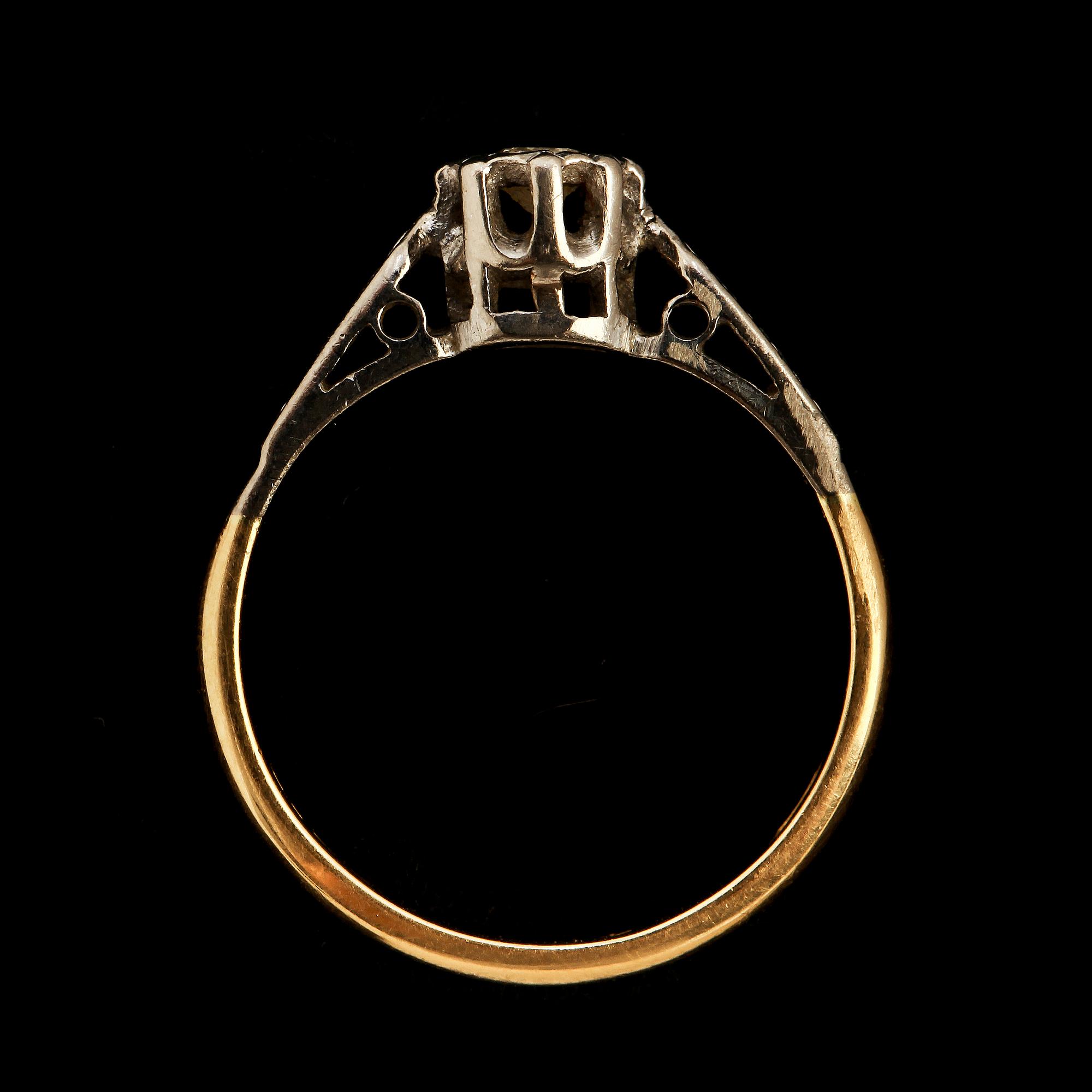 RINGAR, 2 st, 18k guld med diamanter, tot 0.25 ct. Vikt 6 g.