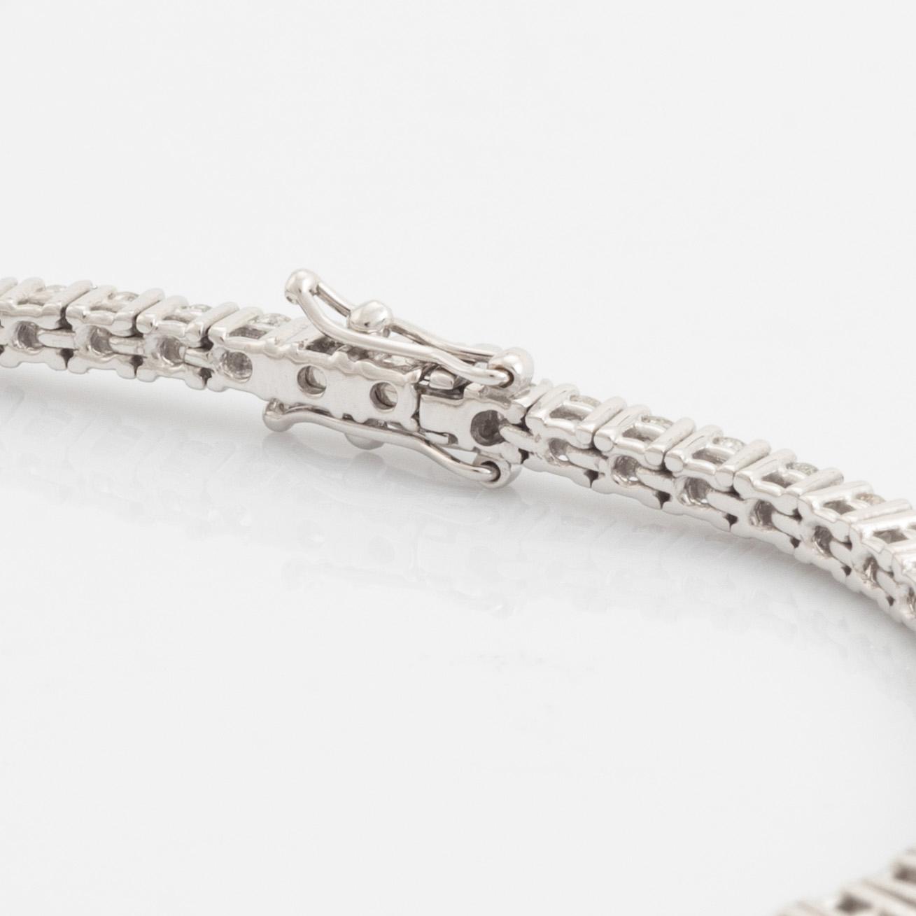 Brilliant cut diamond tennis bracelet, with HRD report.