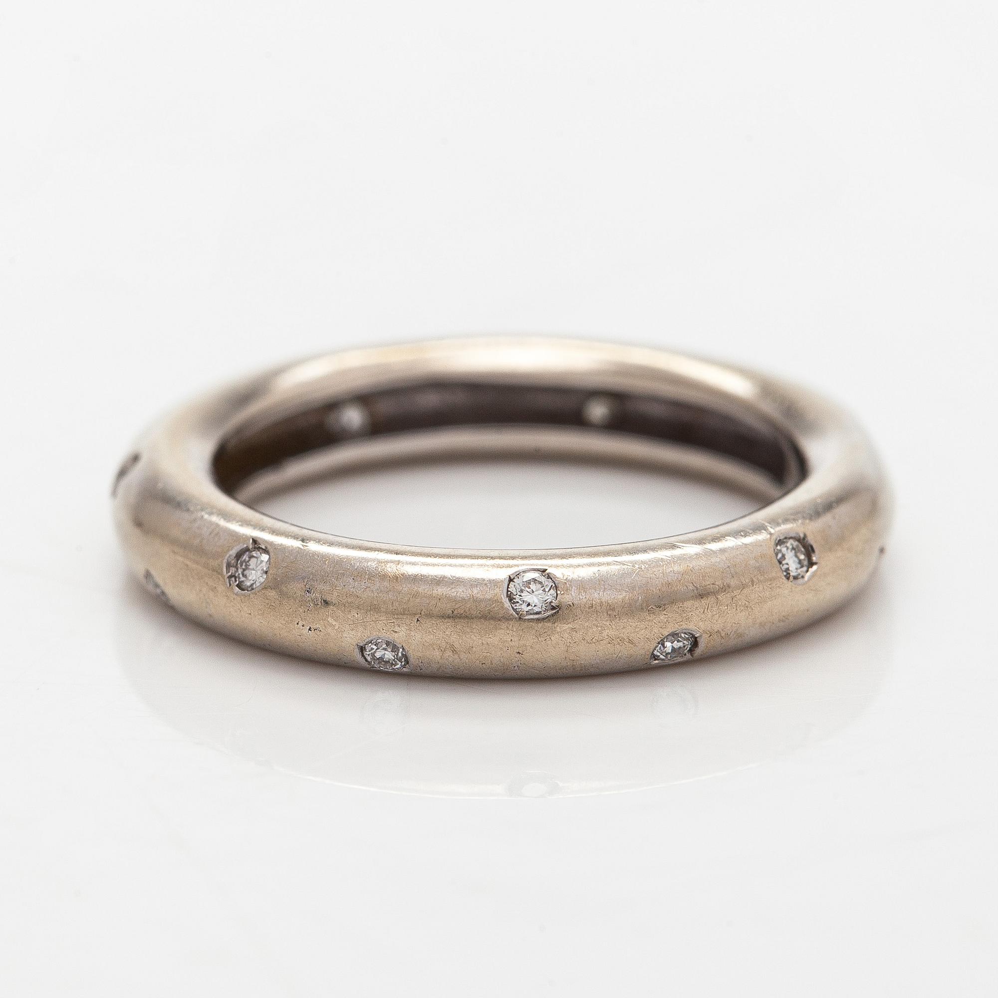 Ring, briljantslipade diamanter, 18K vitguld.