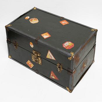 Travel wardrobe for doll clothes, Basset, circa 1900.