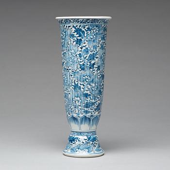 VAS, porslin. Qingdynastin, Kangxi (1662-1722).