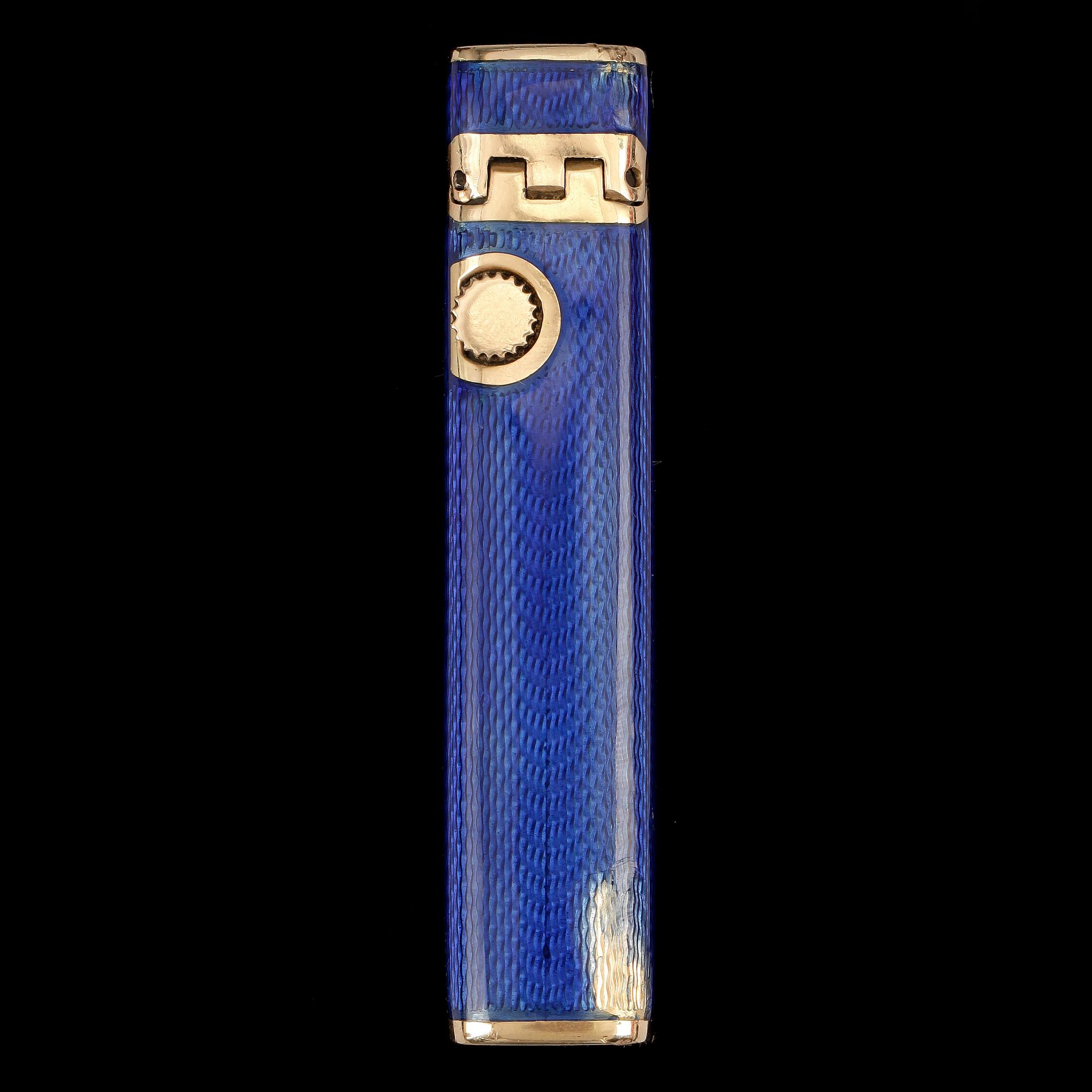 TÄNDARE, 18k guld med guillocherad emalj, Dunhill, London, 1960-tal.