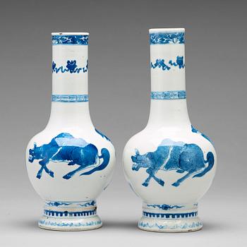 758. A pair of blue and white vases, late Qingdynasty.