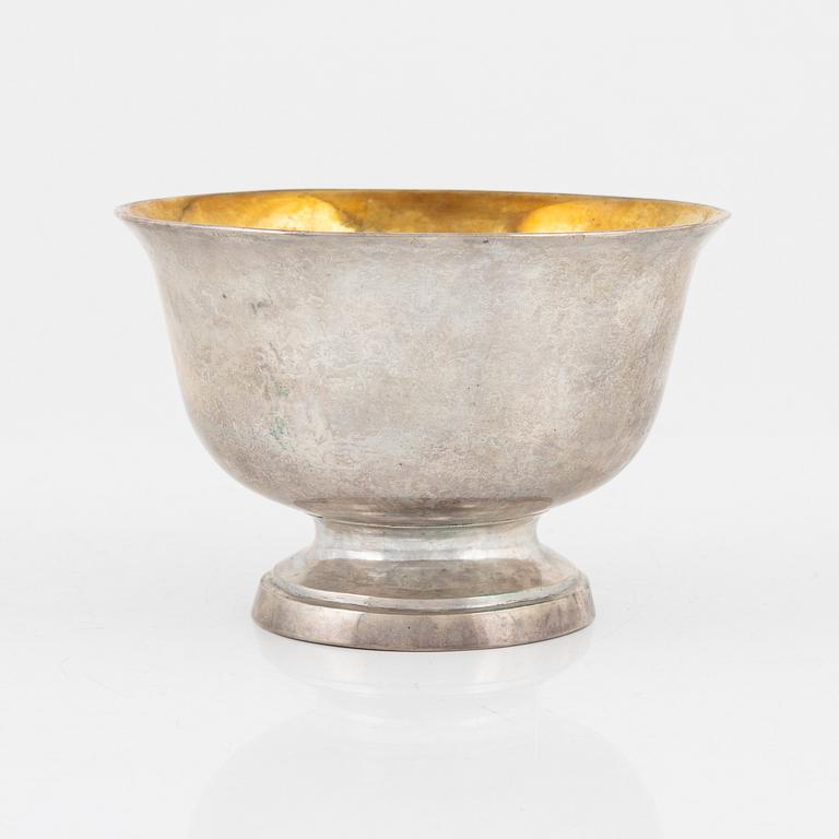 A silver and parcel-gilt bowl, mark of Pehr Zethelius, Stockholm 1809.
