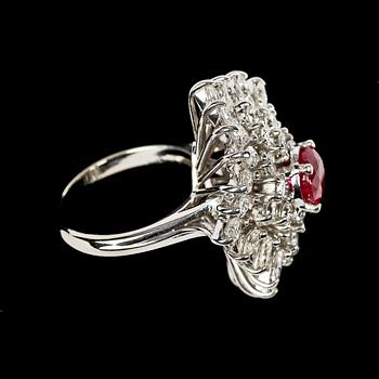RING, ruby, 1.61 ct and brilliant- and navette cut diamonds, tot. app. 4 cts.