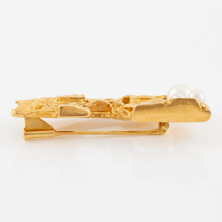 Björn Weckström, a brooch, "Bow of Argo'", 18K gold with pearls, Lapponia.