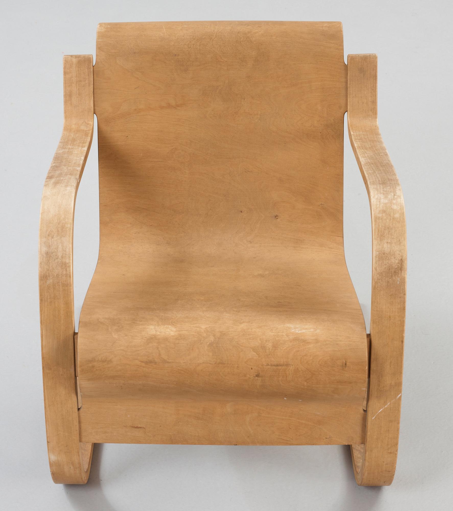 An Alvar Aalto 'No 31' easy chair by O.y Huonekalu-ja Rakennustyötehdas, Finland 1930's.