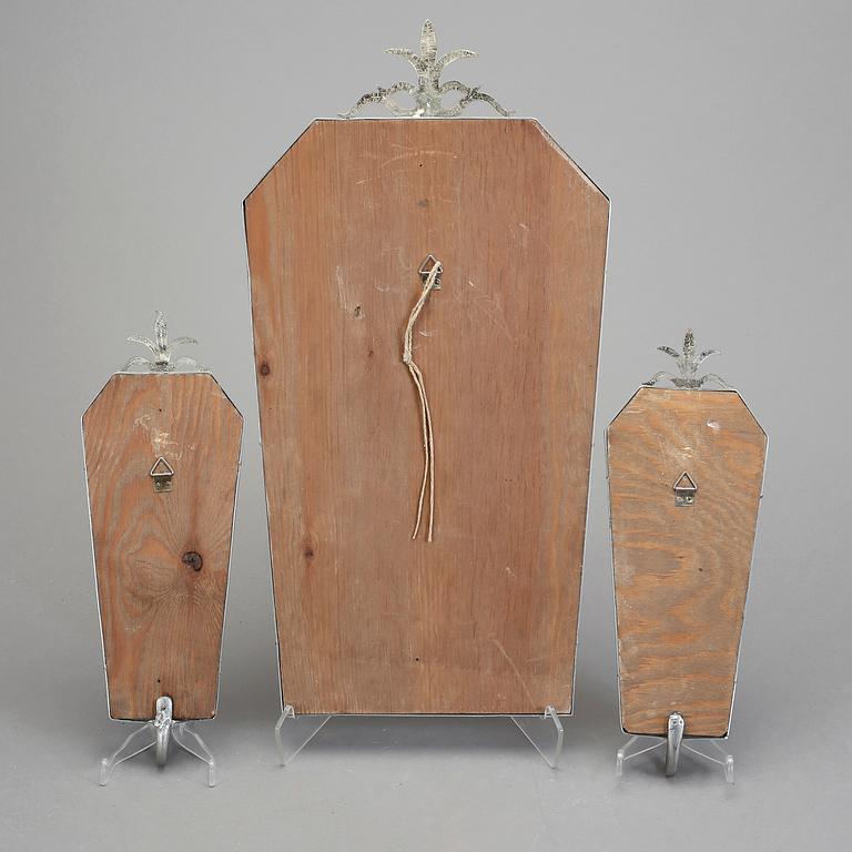 SPEGEL samt SPEGELLAMPETTER, 3 delar, tenn, 1920-30-tal.